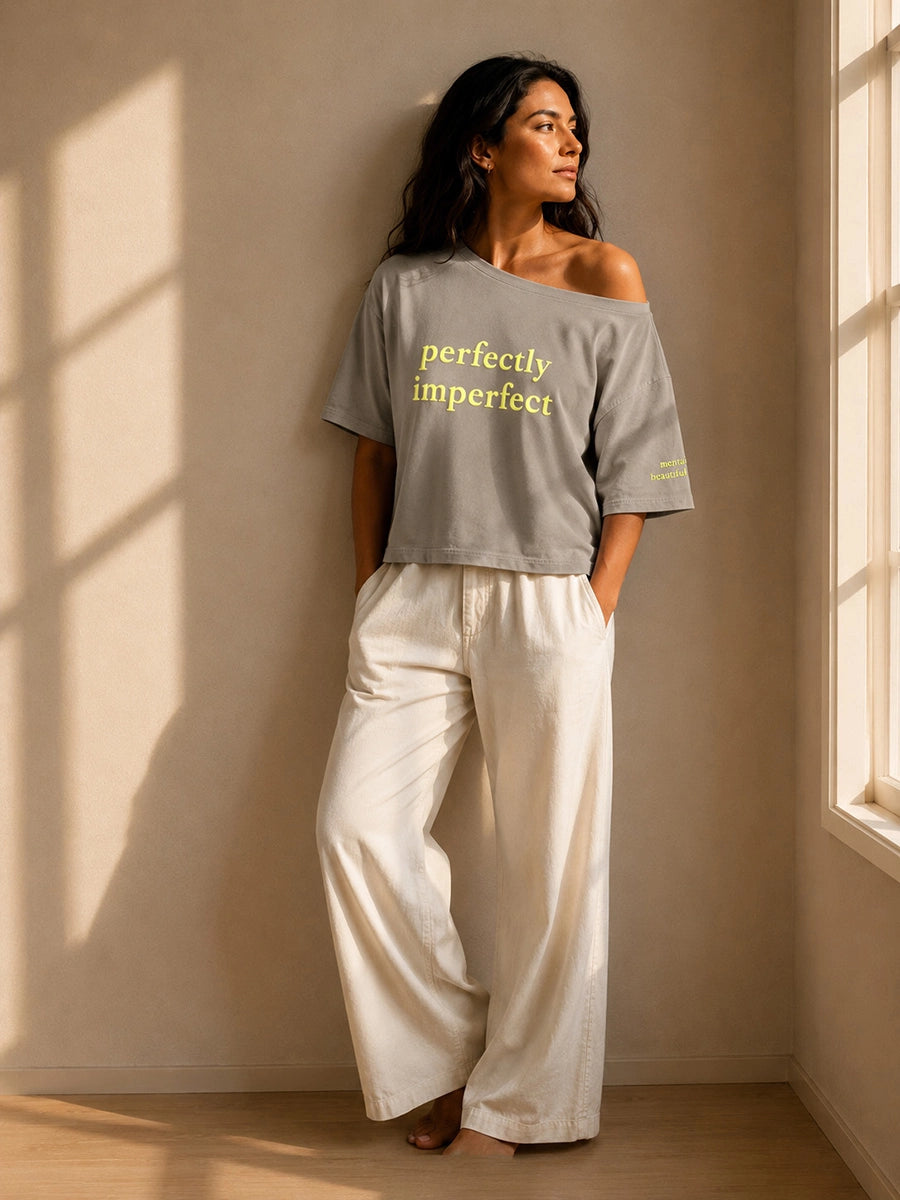 PERFECTLY IMPERFECT SLASH TEE QUIET STONE GREY