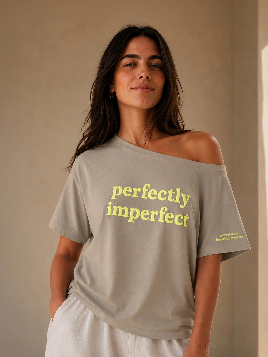PERFECTLY IMPERFECT SLASH TEE QUIET STONE GREY